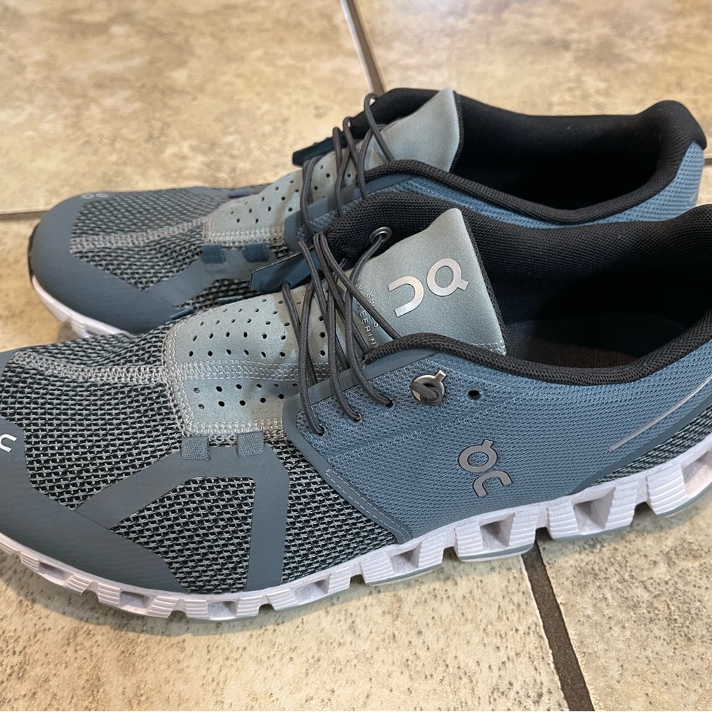 On Cloud 5 shoes
